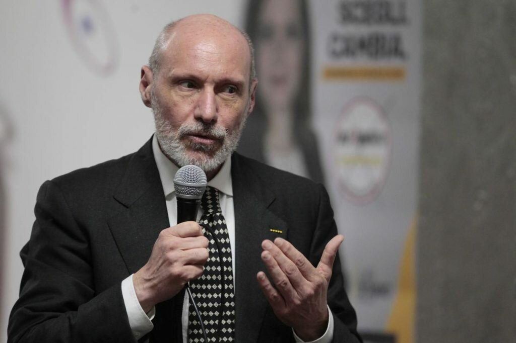 Esauriti i bambini, gli immigrazionisti giocano la carta De Falco