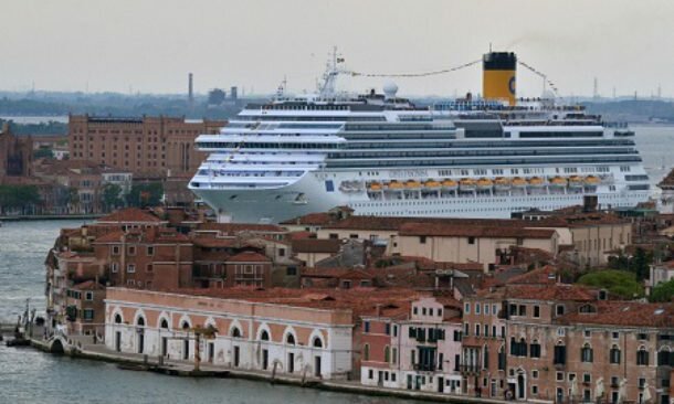 Venezia violentata dalle Grandi Navi