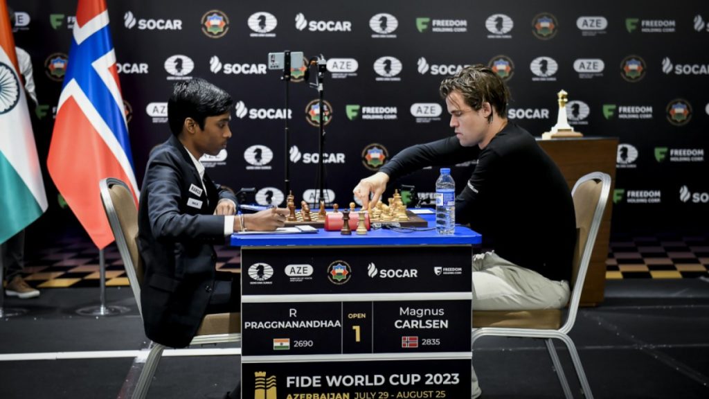 Scacchi: Magnus Carlsen batte l'indiano Praggnanandhaa e vince la Coppa del Mondo FIDE