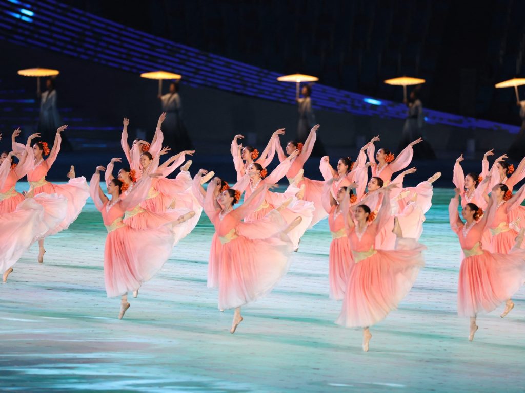 La folla ruggisce mentre Xi apre i 19esimi Giochi asiatici di Hangzhou in Cina