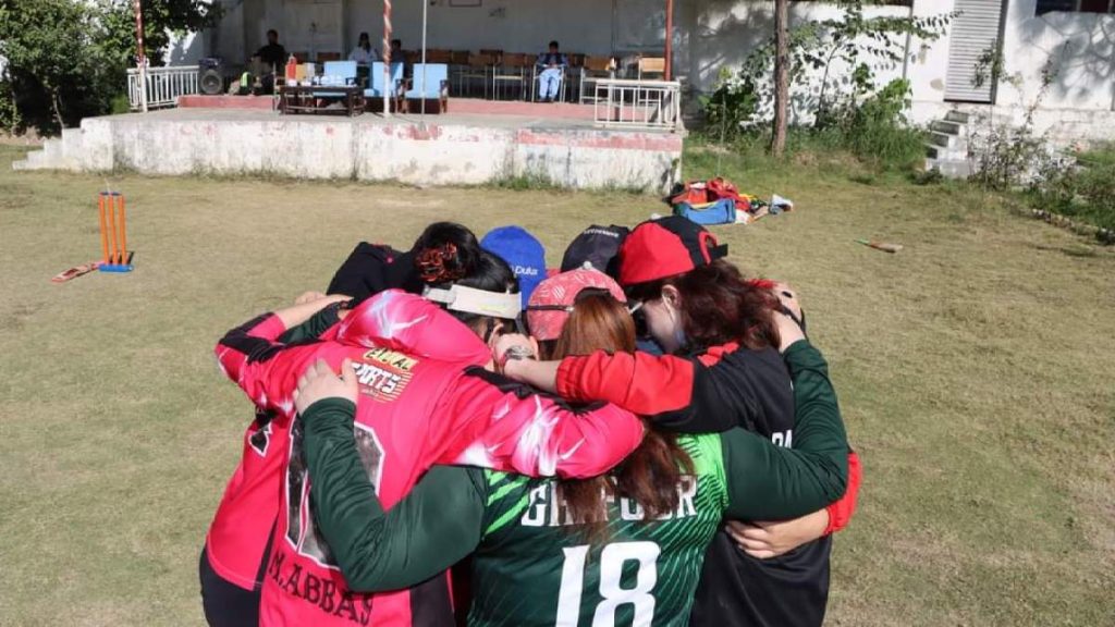 Le ragazze pakistane hanno l'opportunità irripetibile di giocare a cricket nella valle dello Swat