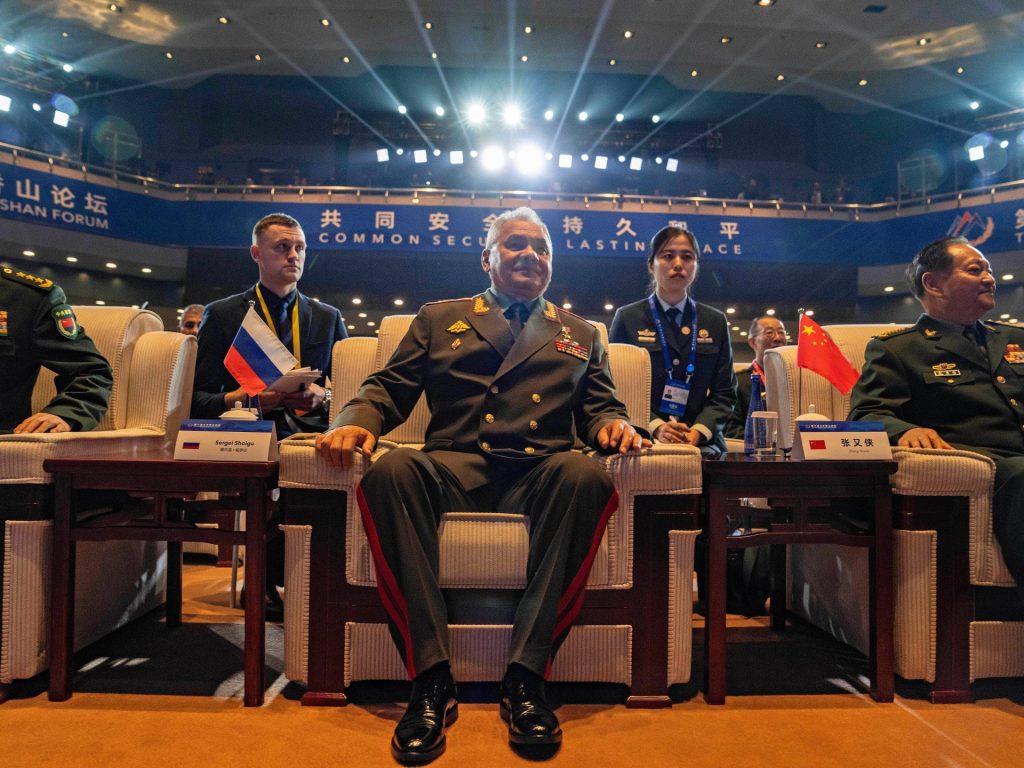 Il russo Shoigu sostiene che gli Stati Uniti alimentano la tensione per sostenere il “dominio globale”