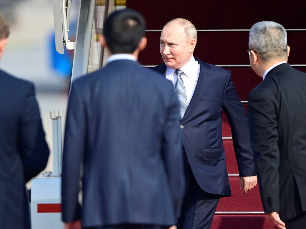 Il russo Vladimir Putin fa visita al "caro amico" Xi Jinping in Cina