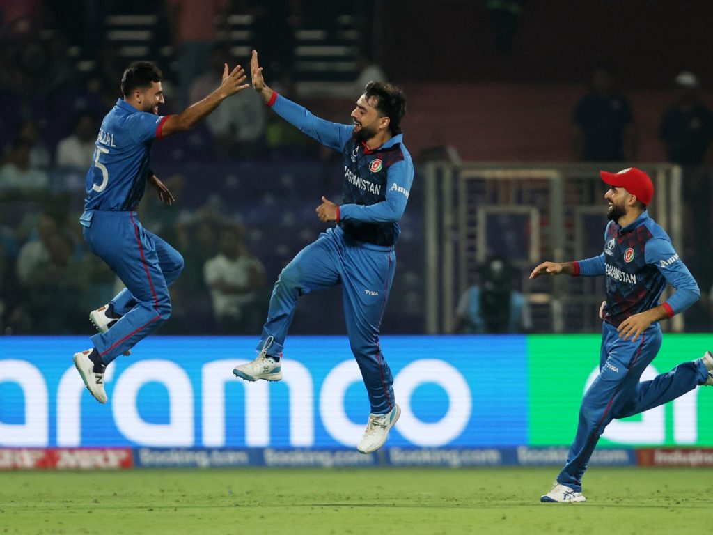 L'Afghanistan ha battuto l'Inghilterra per 69 punti vincendo scioccamente la Coppa del mondo di cricket ICC
