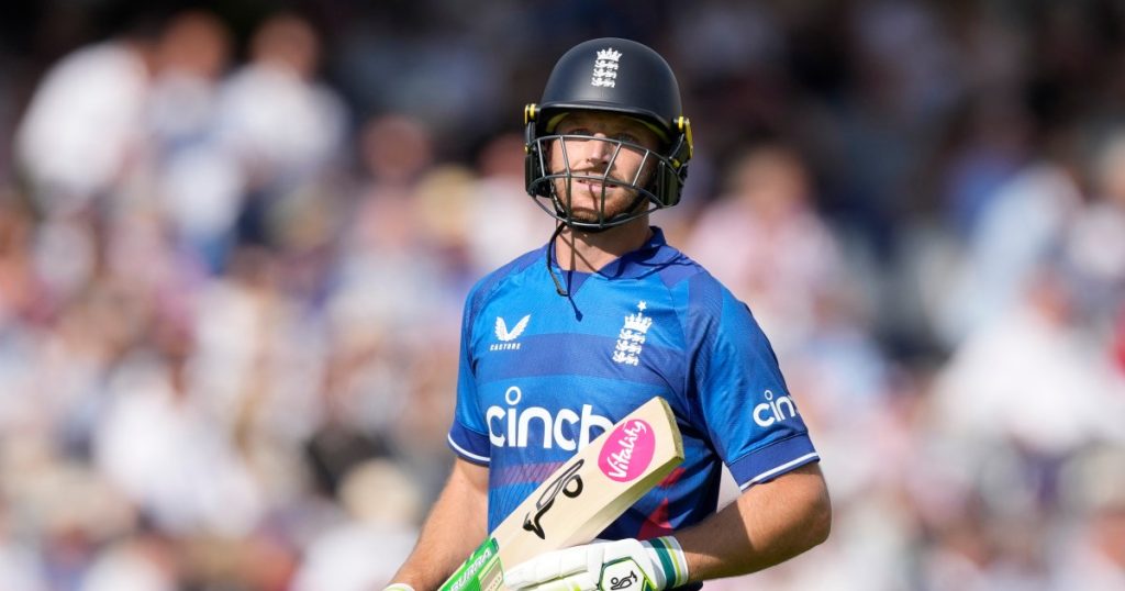 L'Inghilterra cerca di rovinare la festa indiana della Coppa del mondo di cricket "sotto pressione".