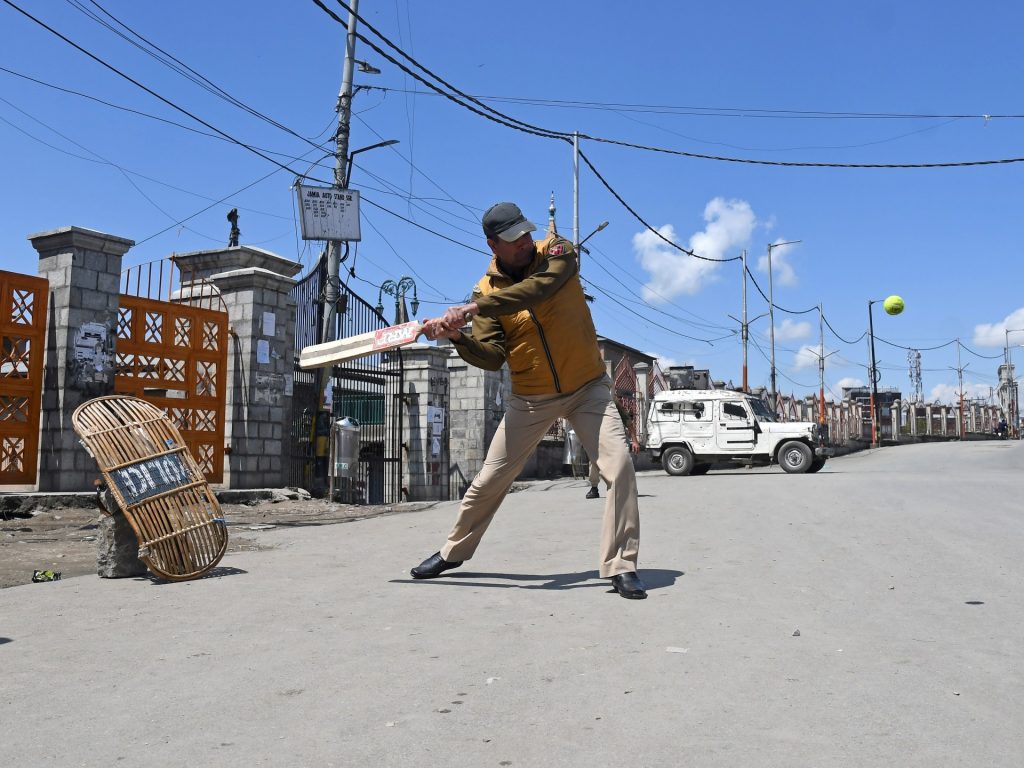 Nel Kashmir, paese pazzo per il cricket, lo scontro della Coppa del Mondo India-Pakistan mette alla prova le emozioni