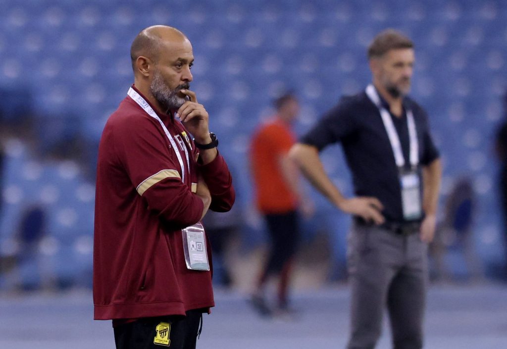 I campioni di calcio sauditi dell'Al Ittihad esonerano l'allenatore Nuno Santo per gli scarsi risultati