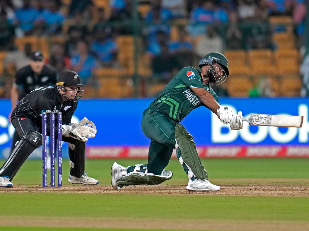 Il Pakistan ha battuto la Nuova Zelanda di 21 punti nello scontro della Coppa del mondo di cricket colpito dalla pioggia