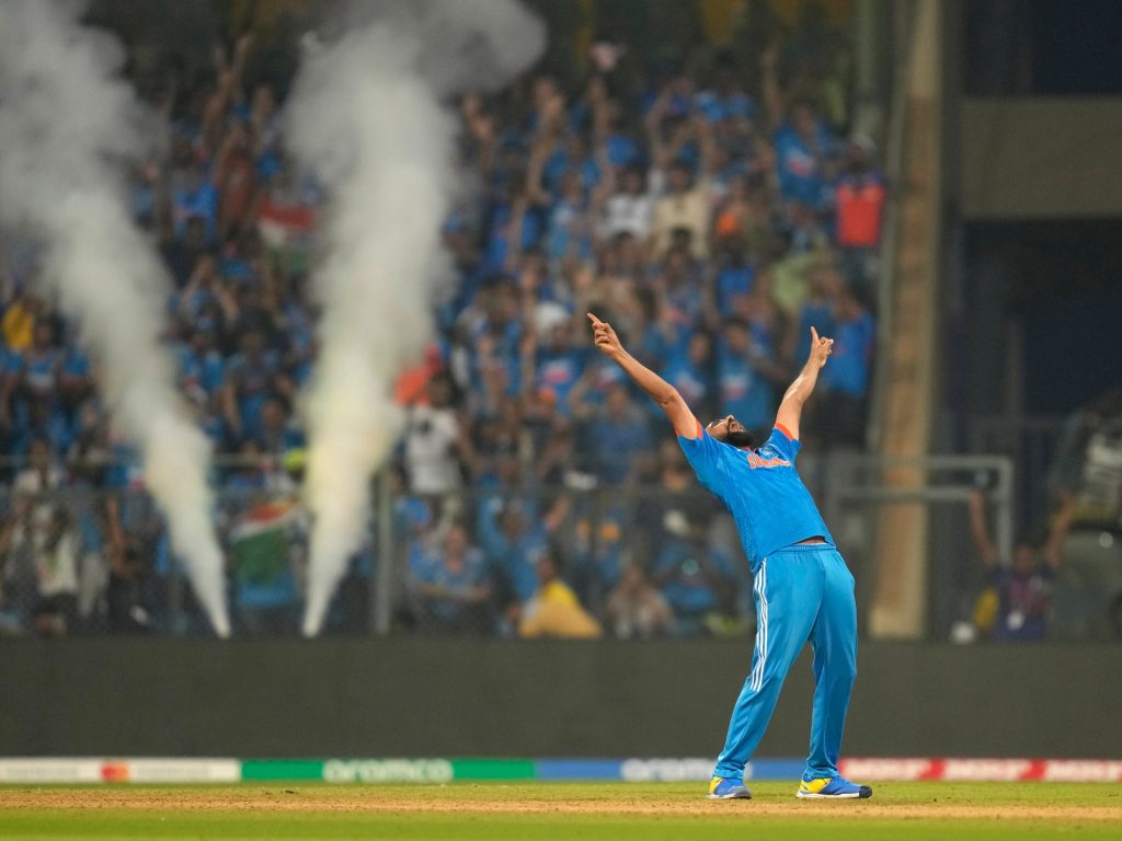 L'India ha battuto la Nuova Zelanda di 70 punti per raggiungere la finale della Coppa del mondo di cricket ICC