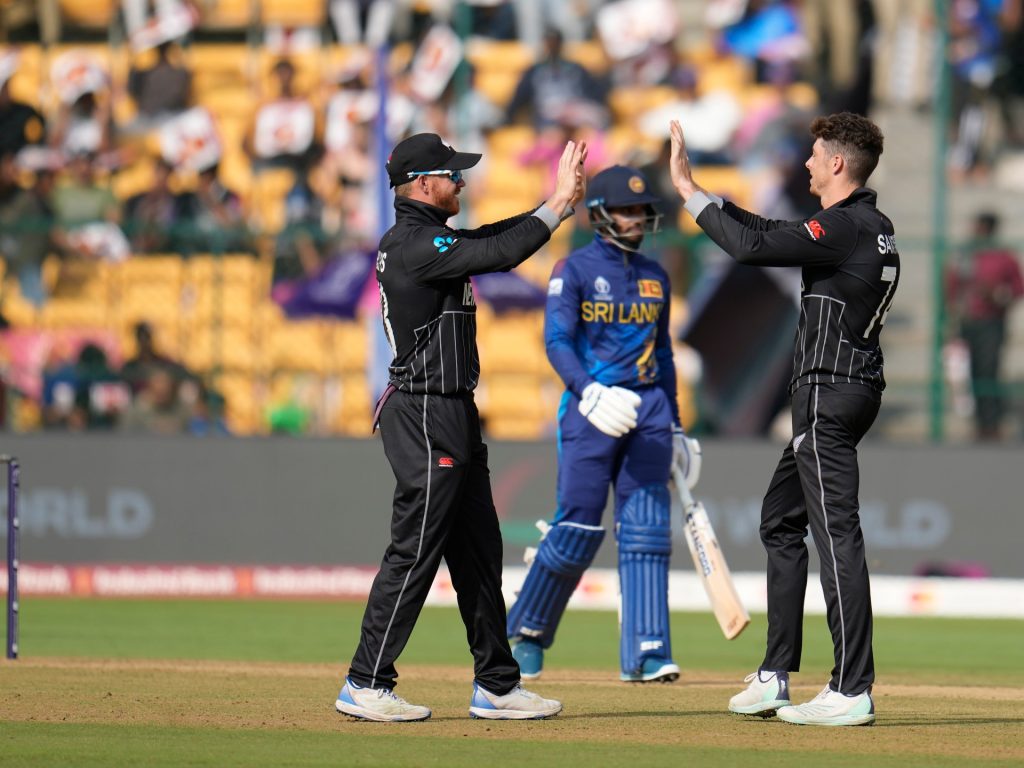 La Nuova Zelanda schiaccia lo Sri Lanka e mette un piede nelle semifinali della Coppa del mondo di cricket