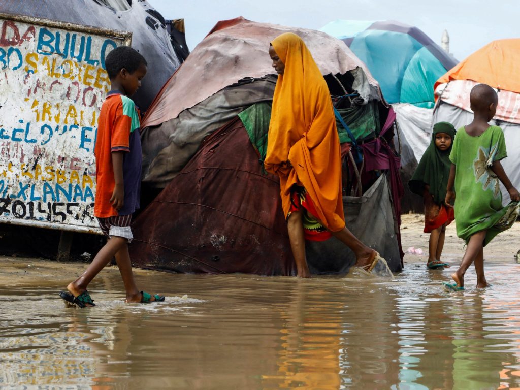 Le inondazioni in Somalia uccidono 50 persone, quasi 700.000 sfollati: Agenzia per i disastri