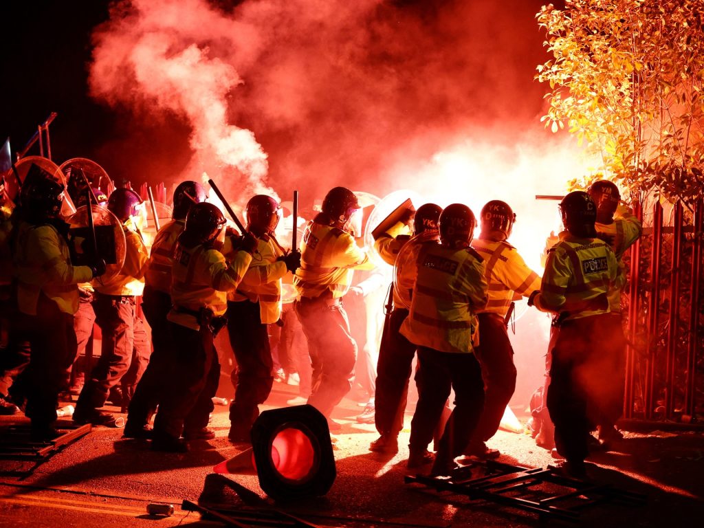 L'Aston Villa presenta denuncia alla UEFA per il Legia Varsavia dopo le violenze dei tifosi