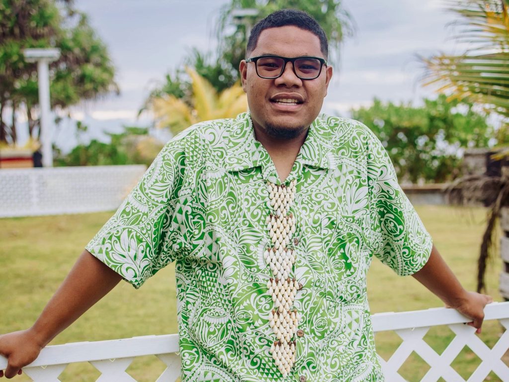 'Tutti nella stessa canoa': Com'è essere giovani su una piccola isola che affonda?