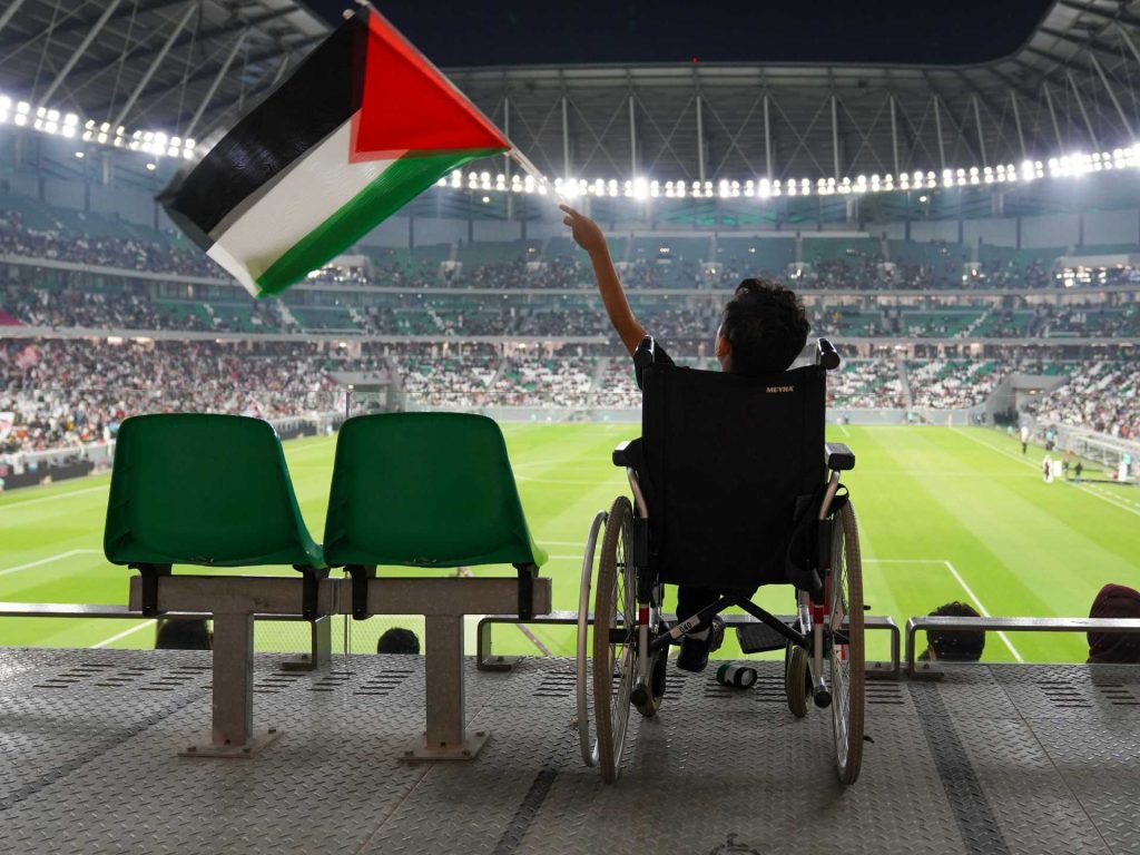"Non c'è posto per il genocidio": i tifosi del Qatar sostengono Gaza contro Israele