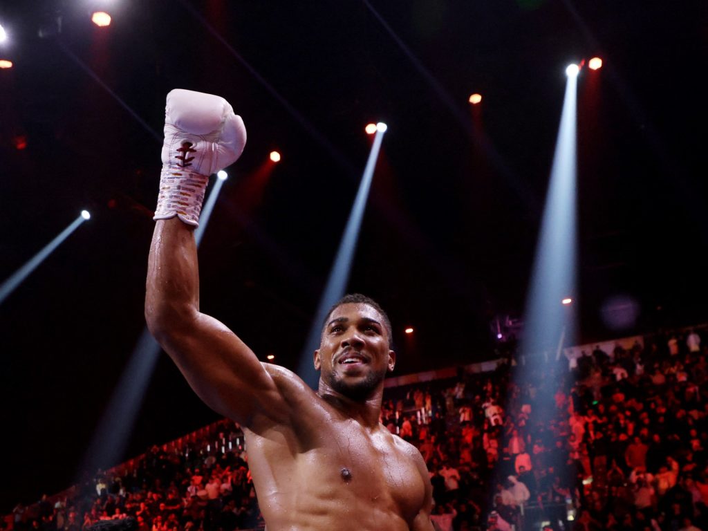Boxe: Joshua batte Wallin mentre Parker supera Wilder a Riad