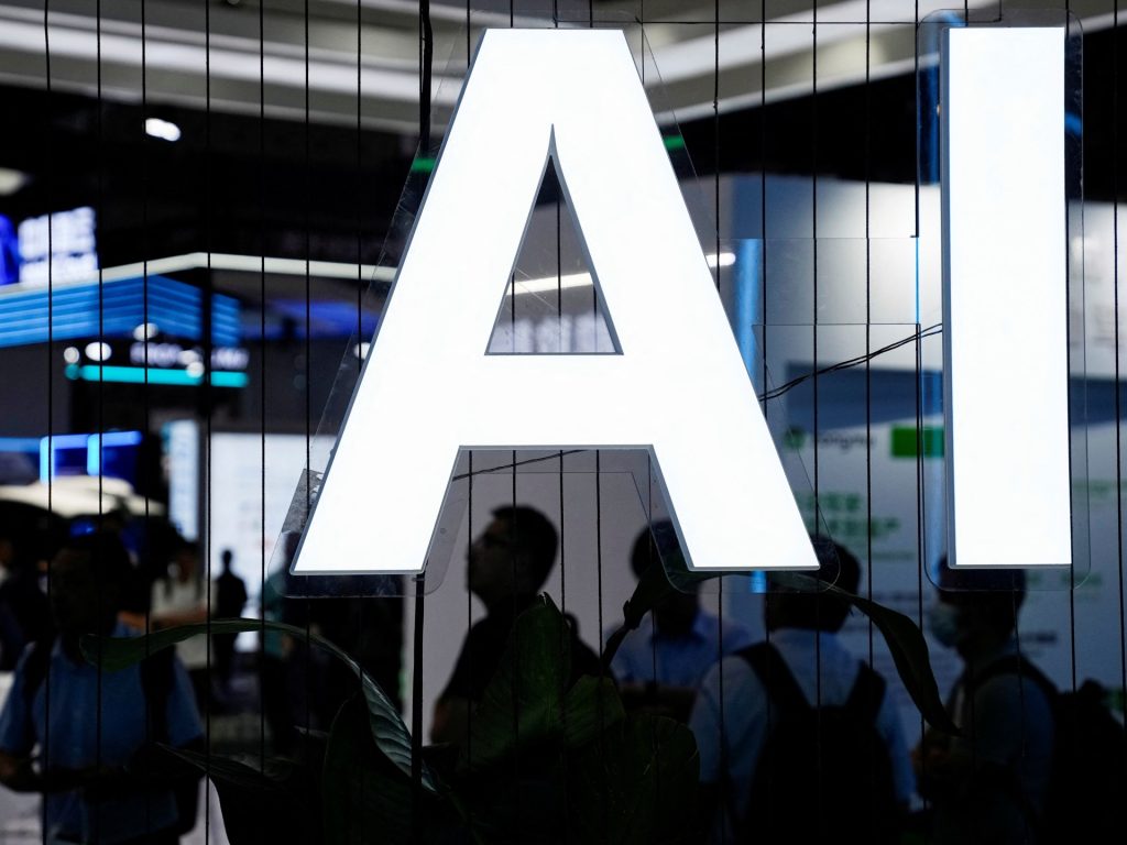 Leggi, divieti scolastici e il dramma di Sam Altman: i grandi sviluppi dell’intelligenza artificiale nel 2023
