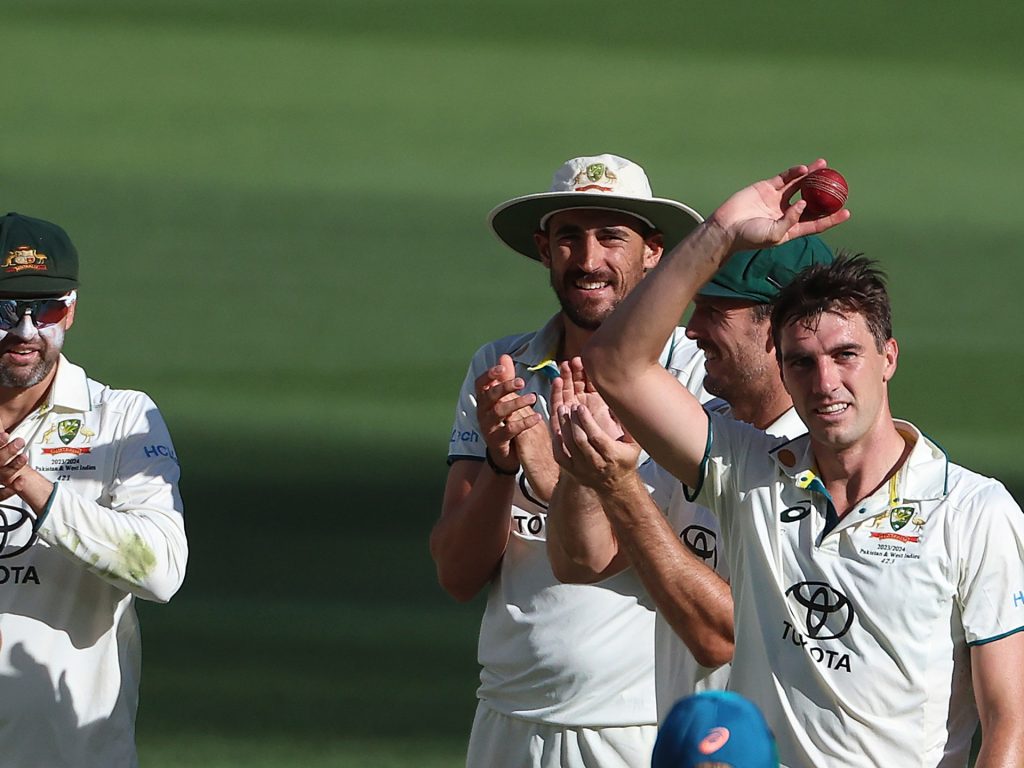 Cummins prende 10 wicket per portare l'Australia al trionfo della serie Pakistan