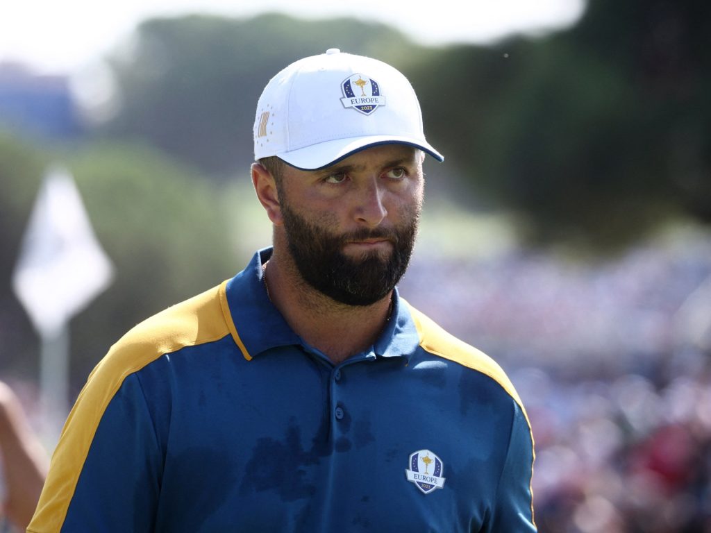 Jon Rahm passa alla LIV Golf dando un colpo straordinario al PGA Tour