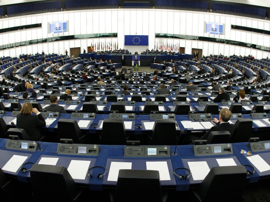 L’Unione Europea raggiunge un accordo su una legislazione fondamentale per regolamentare l’IA