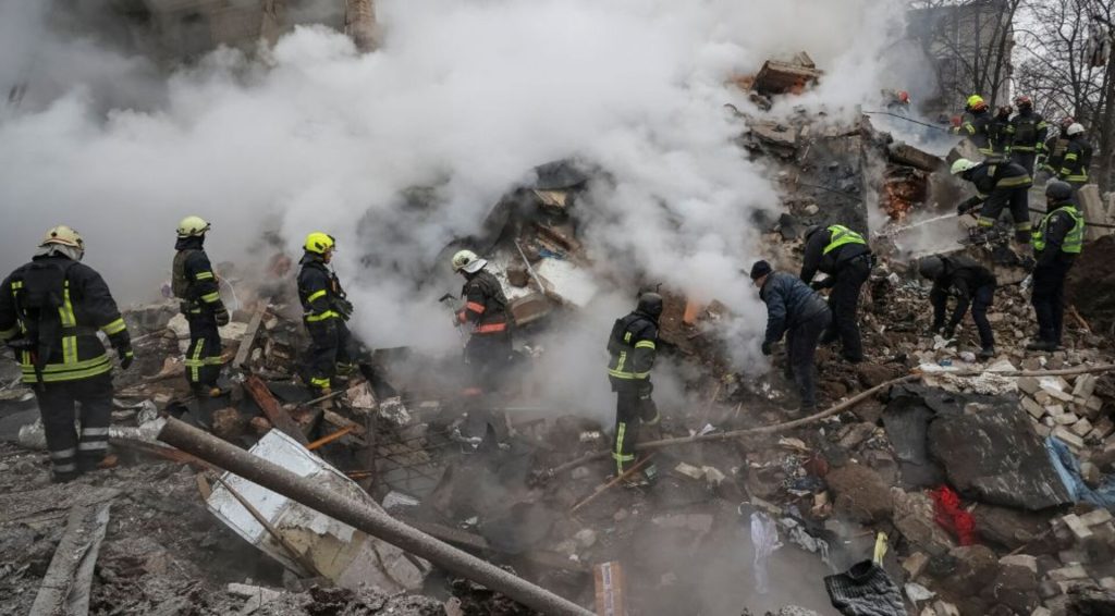 Almeno 18 morti nell'ondata di attacchi missilistici russi contro l'Ucraina