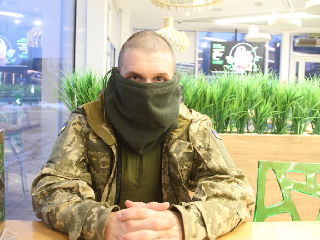 "Siamo obbligati a porre fine alla guerra": una nuova unità russa combatte per l'Ucraina