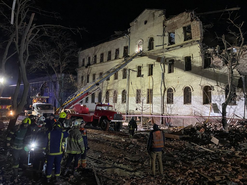 Almeno 17 feriti dopo che i missili russi hanno colpito Kharkiv in Ucraina