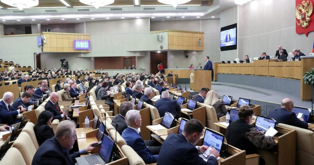 I legislatori russi approvano un disegno di legge per confiscare i beni di coloro che screditano l'esercito