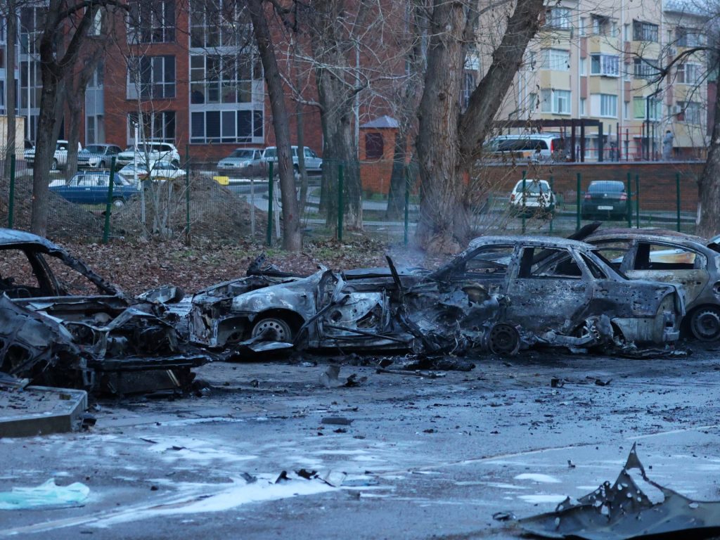 La Russia inizia l’evacuazione delle città mentre scambia gli attacchi transfrontalieri con l’Ucraina