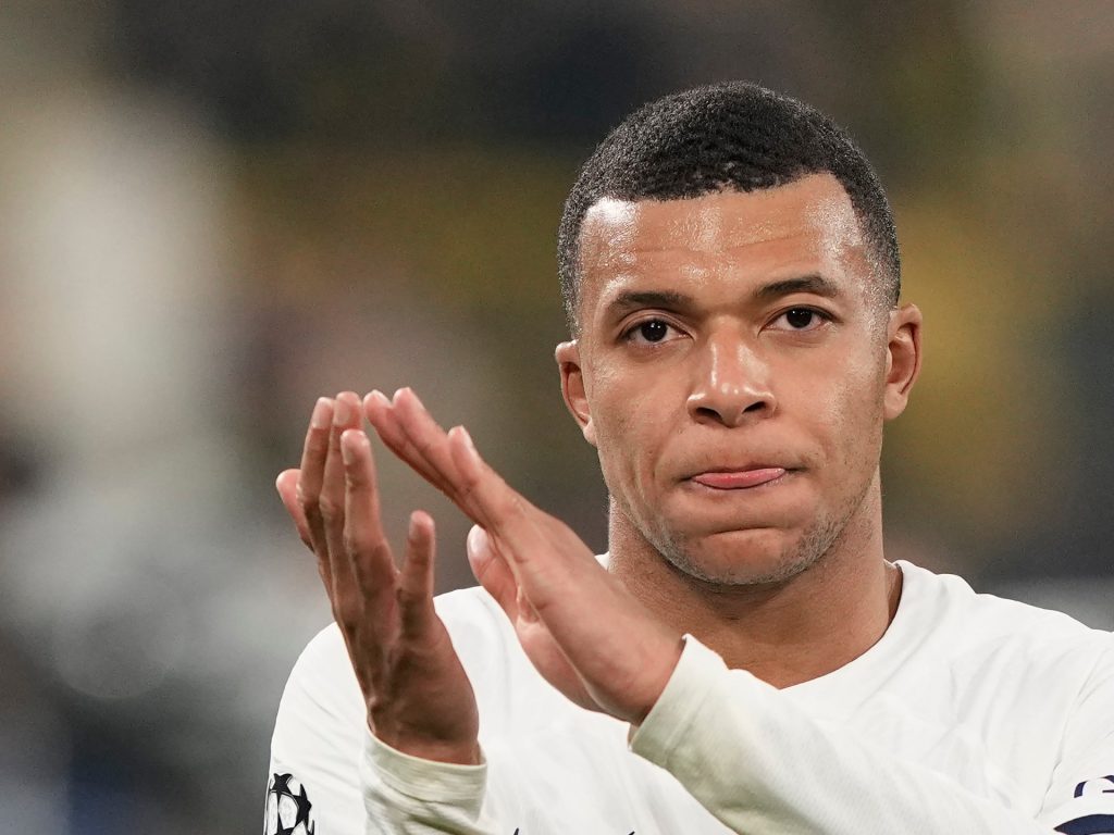 Mbappe del PSG è indeciso sul futuro del club in scadenza di contratto
