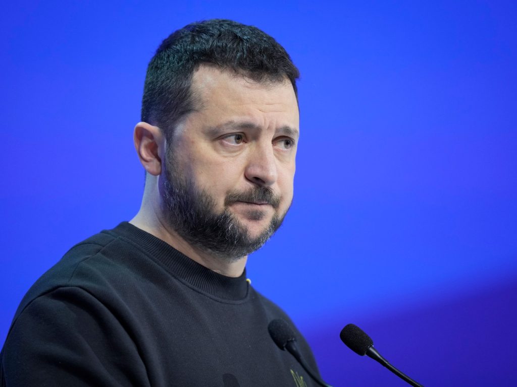 Il presidente dell'Ucraina conferma i piani per il riassetto militare