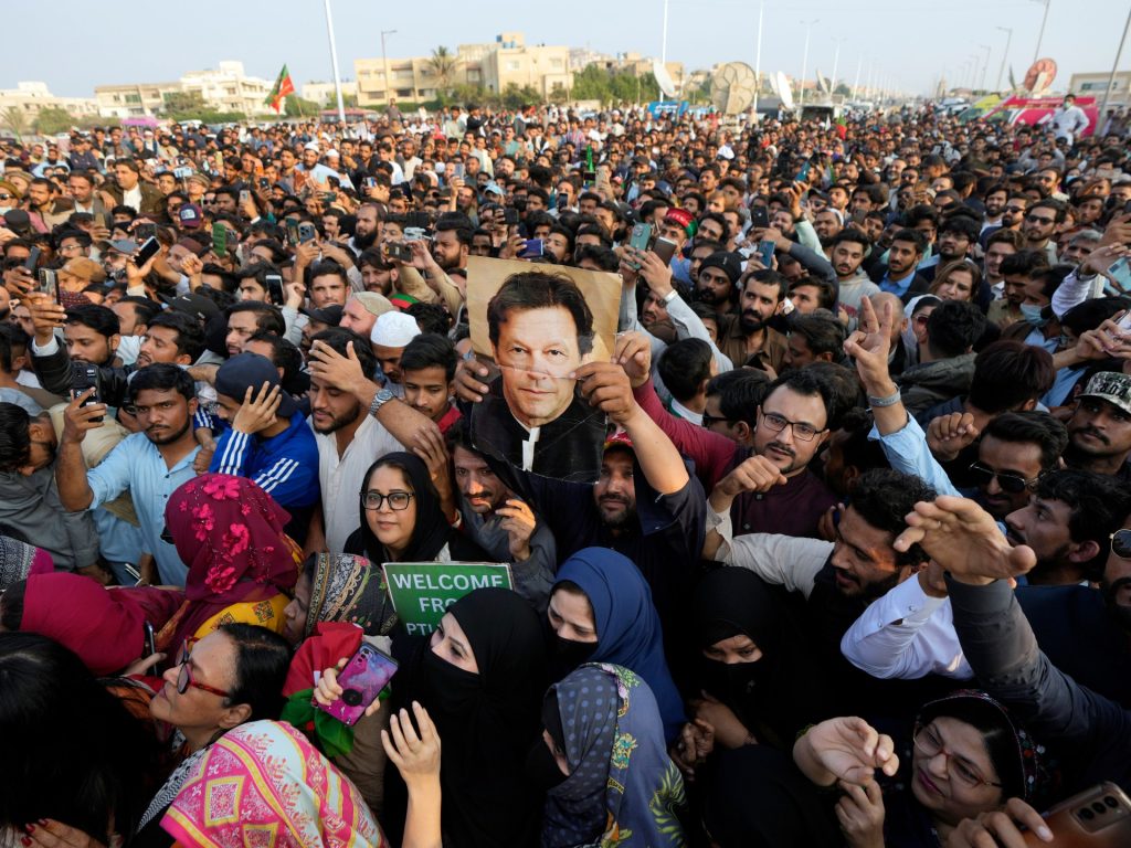 In Pakistan, le vecchie speranze si battono per risanare l’economia in difficoltà