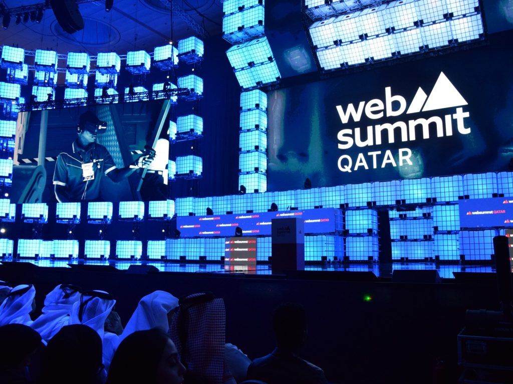 L'intelligenza artificiale è al centro dell'attenzione mentre il Web Summit prende il via in Qatar