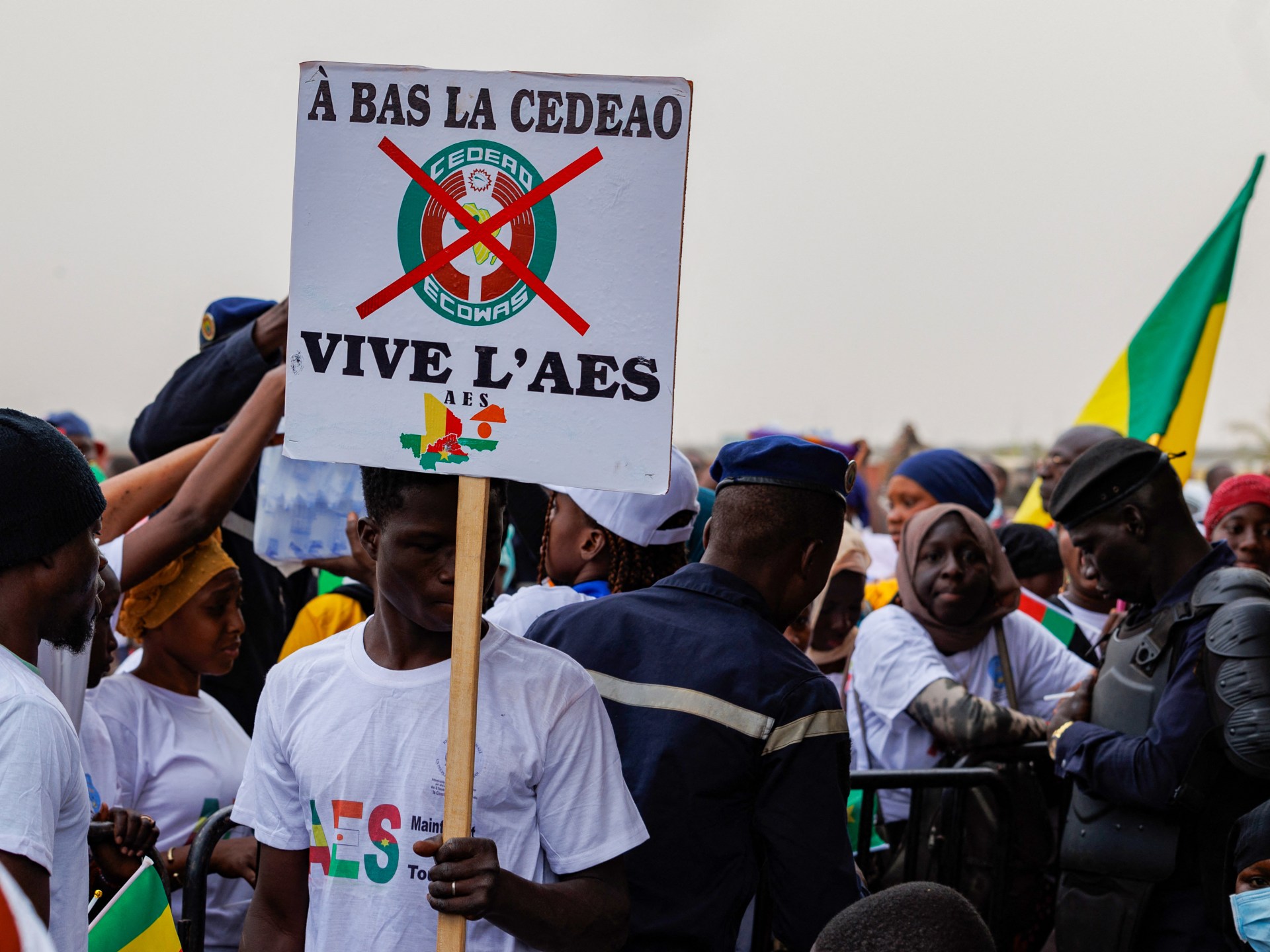 Difficoltà economiche e insicurezza aumentano in Mali mentre si profila l’uscita dell’ECOWAS