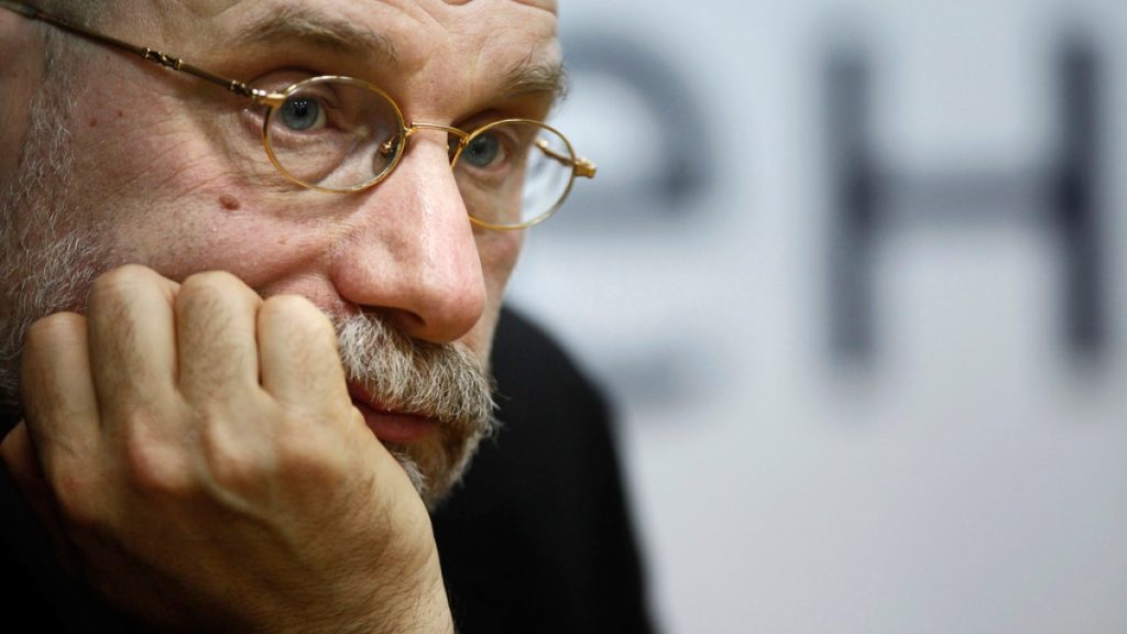 Il tribunale russo ordina l'arresto del romanziere Boris Akunin