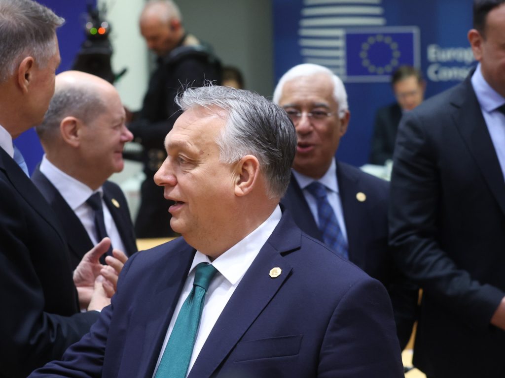 L’Unione Europea concorda un nuovo pacchetto di aiuti da 54 miliardi di dollari per l’Ucraina