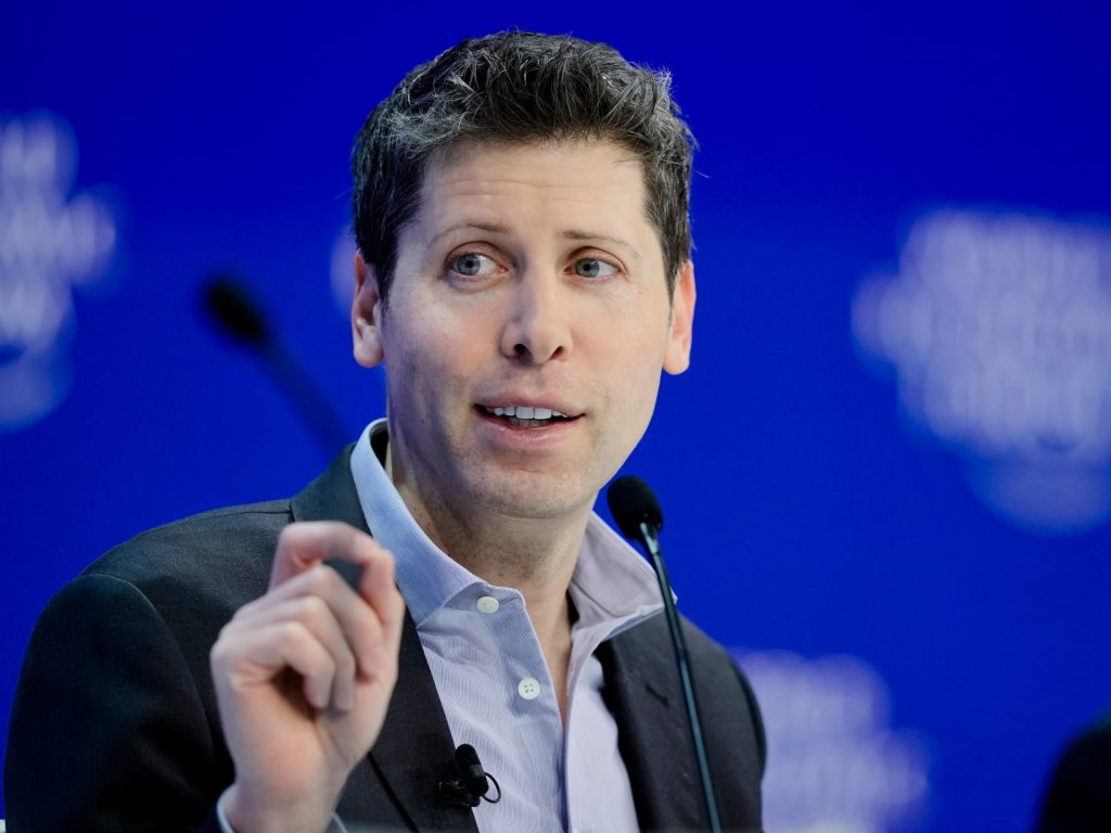 Sam Altman di OpenAI cerca trilioni per finanziare chip per l'intelligenza artificiale, dice il rapporto