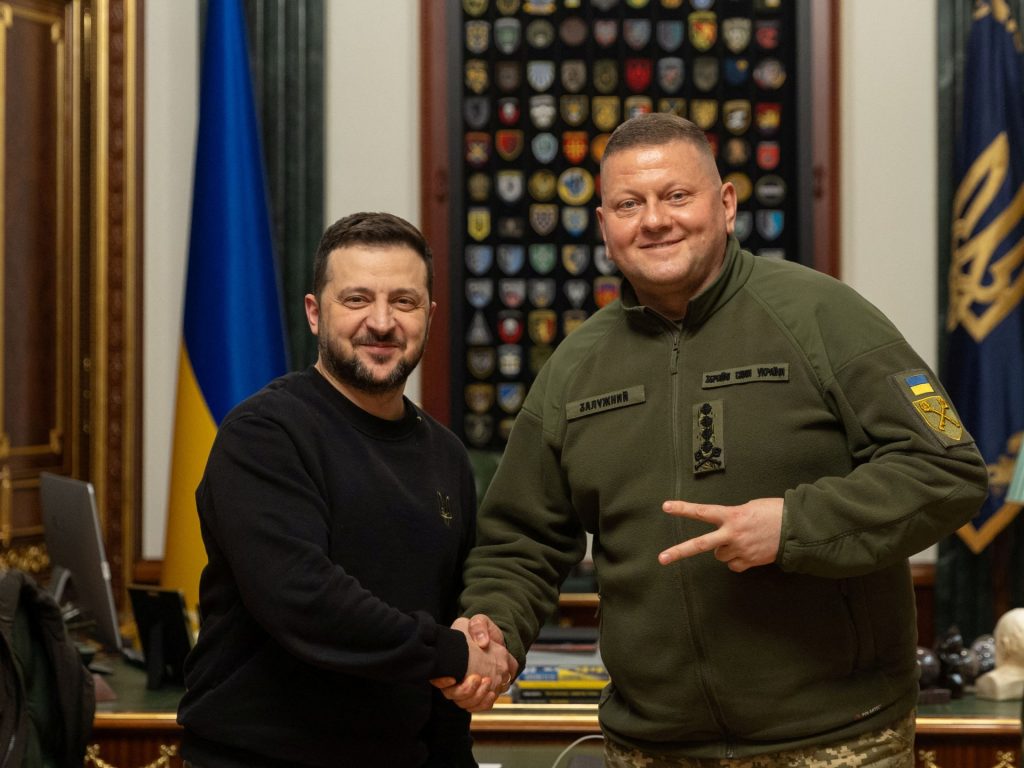 Zelenskyy ucraino nomina il nuovo capo dell'esercito dopo aver licenziato Zaluzhnyi