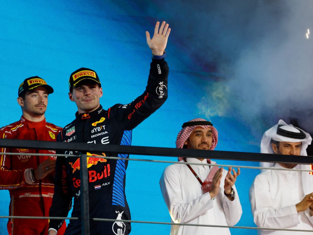 Verstappen vince il Gran Premio dell'Arabia Saudita di F1 estendendo la serie di vittorie consecutive