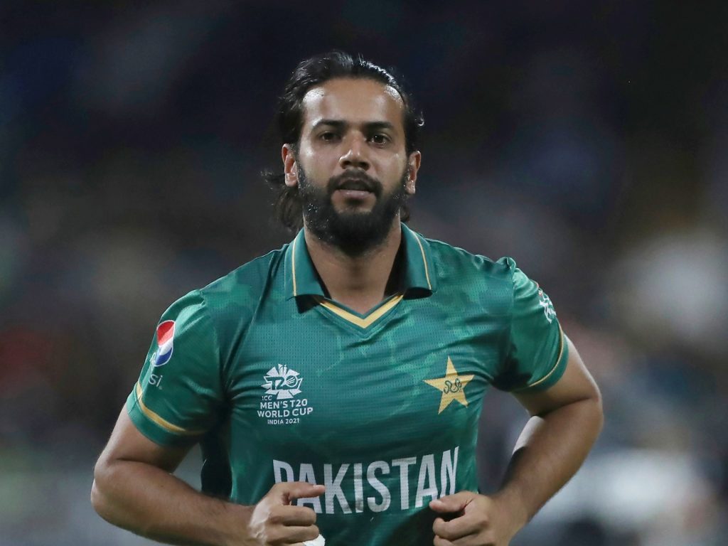 Il giocatore di cricket pakistano Imad Wasim lascia la pensione per la Coppa del mondo ICC T20