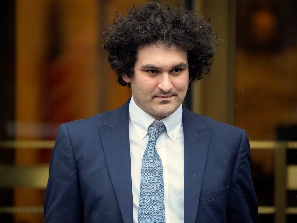 L'ex magnate delle criptovalute Sam Bankman-Fried sarà condannato per aver frodato FTX