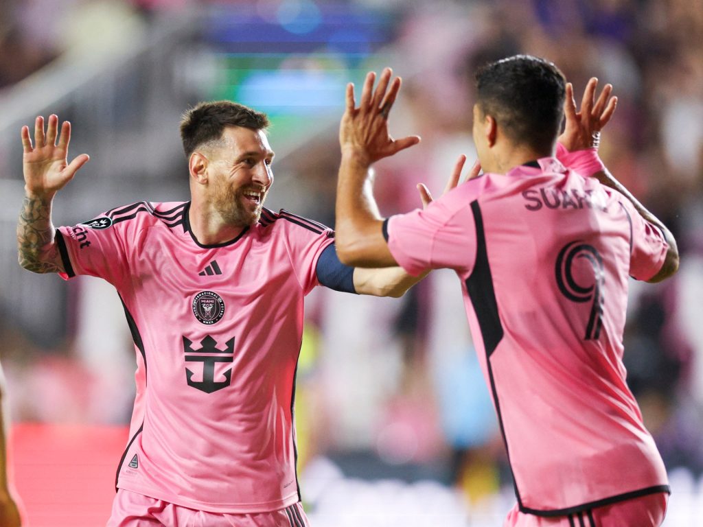 Lionel Messi si infortuna alla gamba mentre l'Inter Miami entra nei quarti della CONCACAF Cup