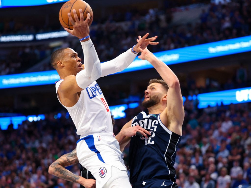 Playoff NBA: i Clippers sopravvivono all'epica rimonta di Dallas, i NY Knicks superano i Sixers