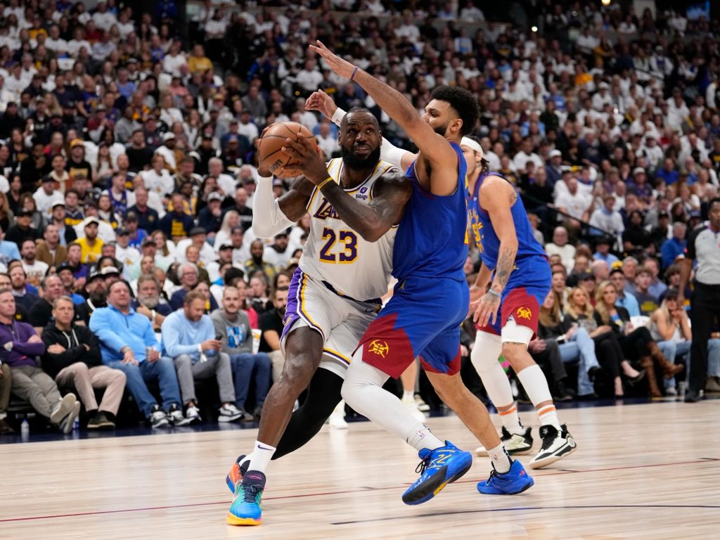 I campioni in carica dell'NBA Denver hanno battuto i Lakers di LeBron 114-103 nella prima partita dei playoff