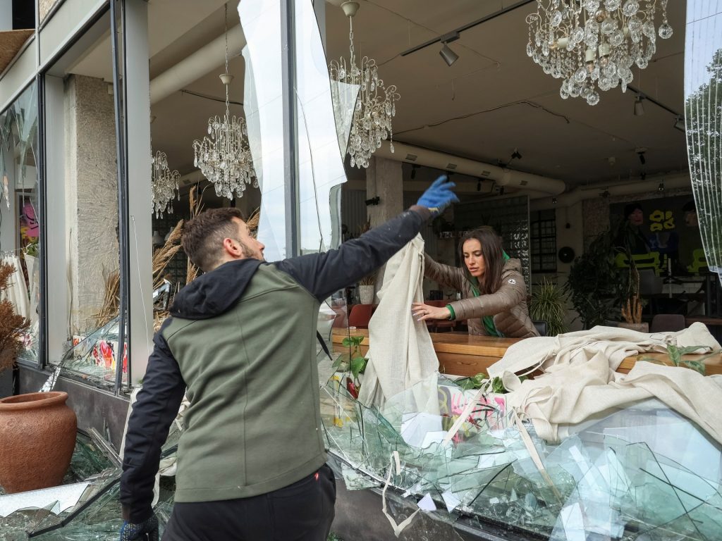 L’Ucraina accoglie con favore il ritardo degli aiuti americani, ma pochi dicono di aspettarsi la sconfitta della Russia