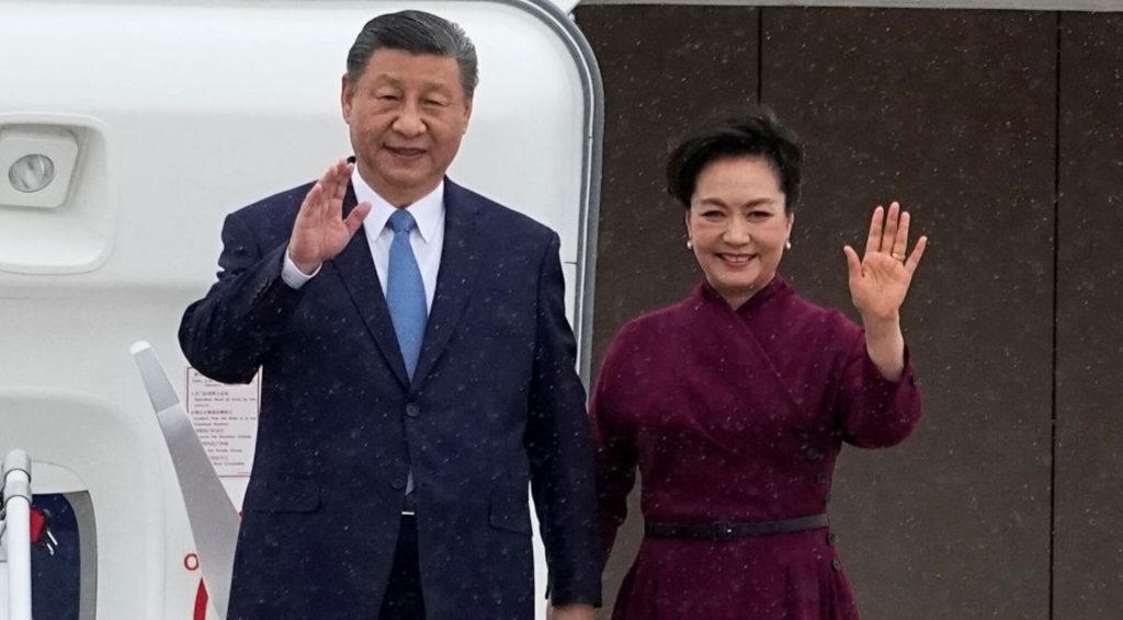 Il cinese Xi Jinping inizia in Francia il primo tour europeo in cinque anni