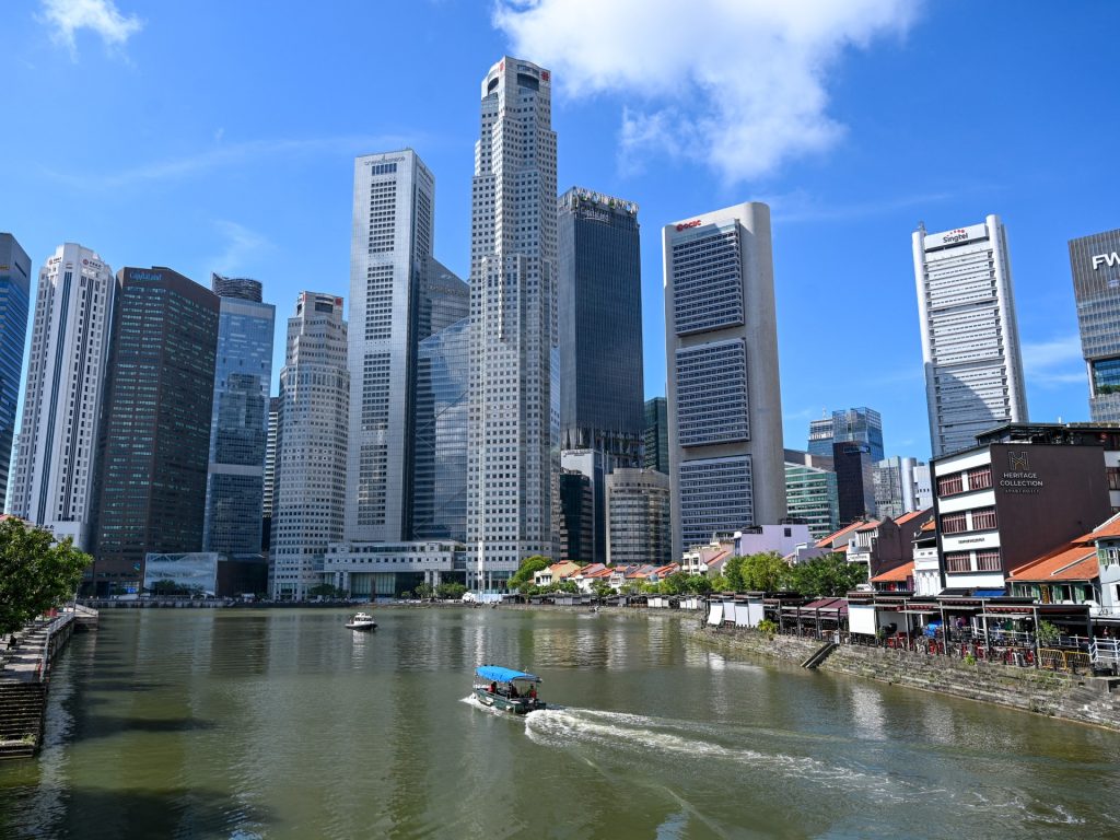 Mentre i singaporiani si stancano della corsa al successo, il Primo Ministro entrante reinventa il "Singapore Dream"