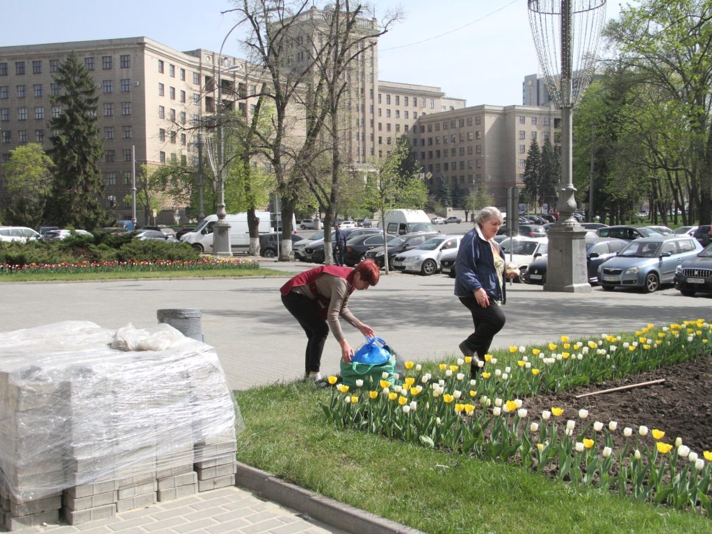 Mantenete la calma e andate avanti: l'ucraina Kharkiv tiene duro sotto il fuoco russo