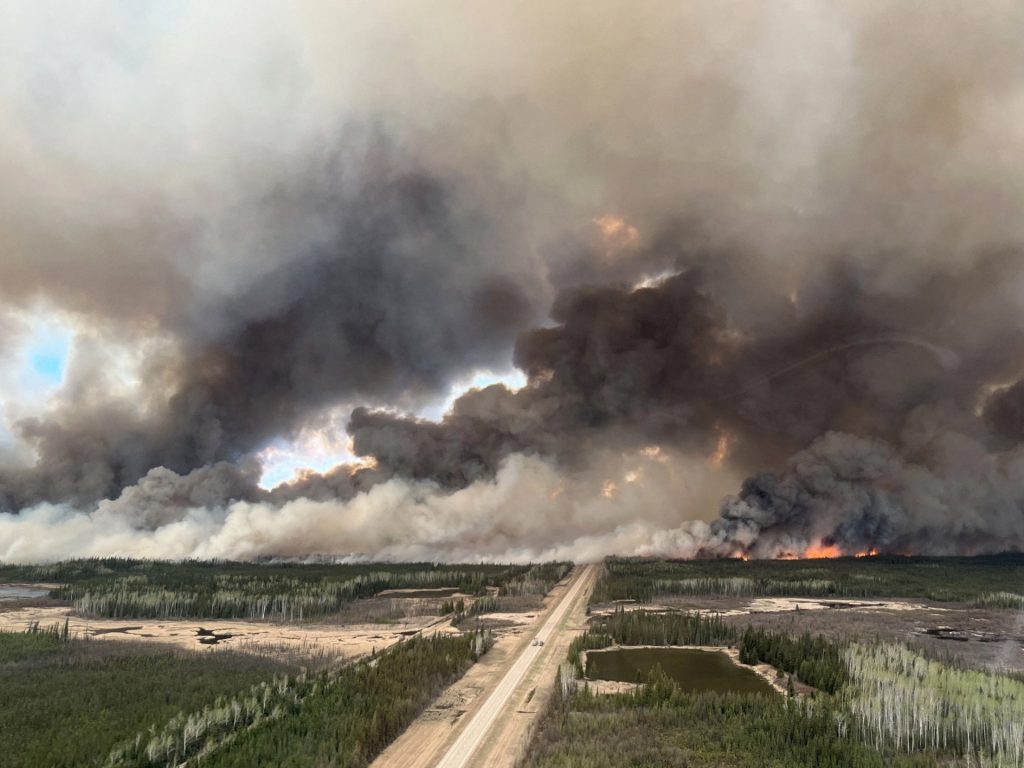 Gli incendi in Canada stimolano ordini di evacuazione e avvertimenti: cosa devi sapere