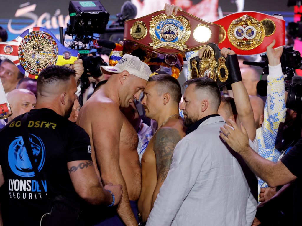 Tyson Fury vs Oleksandr Usyk: Fury sboccato spinge Usyk al peso
