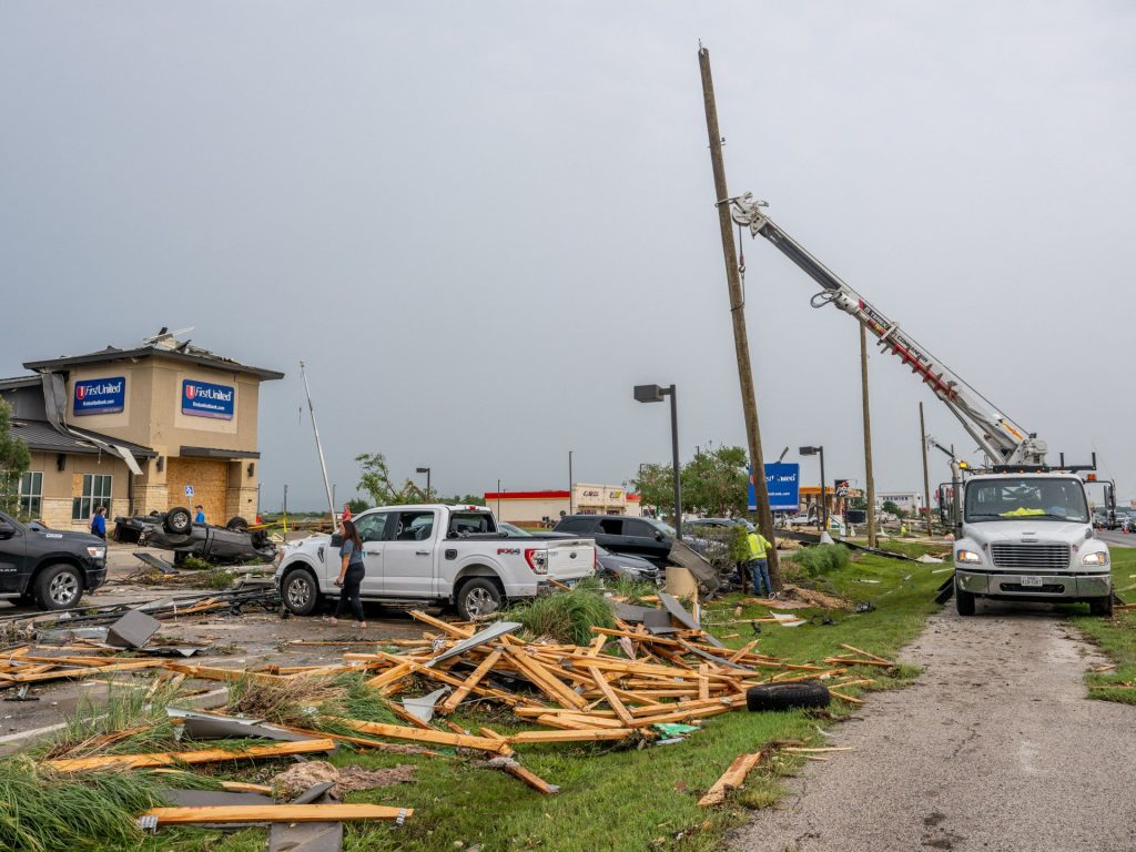 Almeno 11 persone, tra cui due bambini, uccise dai tornado e dalle tempeste statunitensi